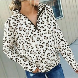Fuzzy Cheetah 1/2 Zip Pullover Sweatshirt M